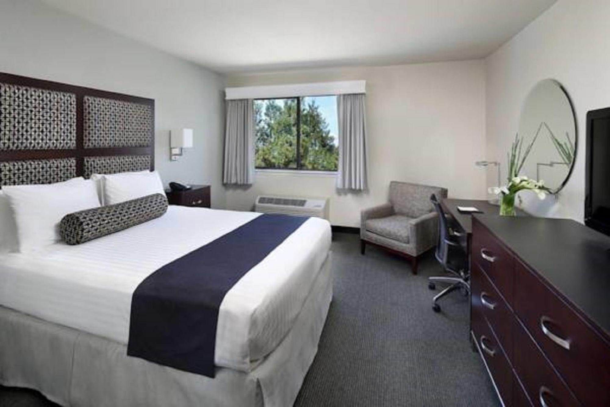 Queen Room,400591374:JPEG